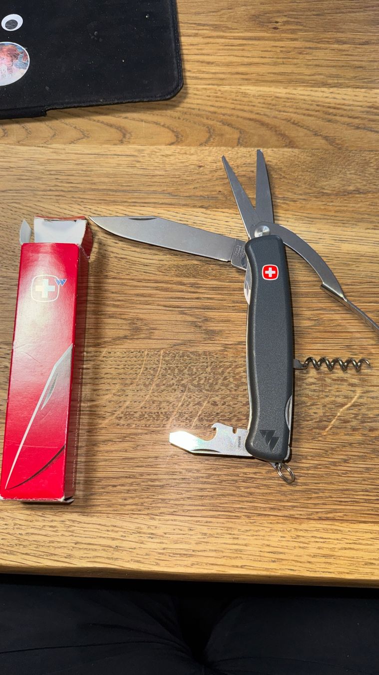 Wenger Coltelli tascabile: Wenger Sackmesser mit Schere Seltenes Modell Fabrikneu – Nuovo e nell'imballaggio originale da Burgdorf venduto da Catbagger64 4