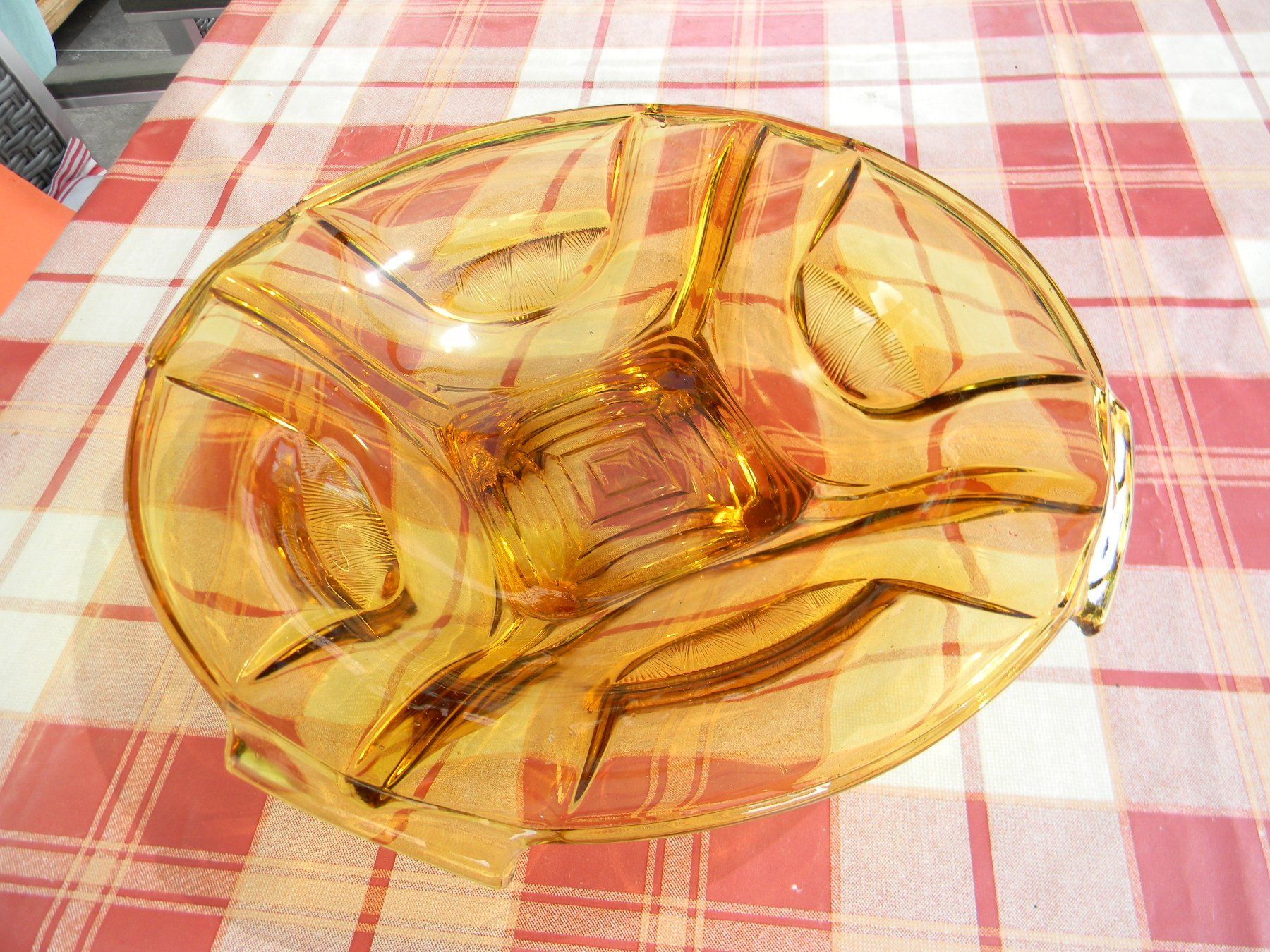 Piatti di portata: grand plat en verre art déco – Usato da Bournens venduto da monique048