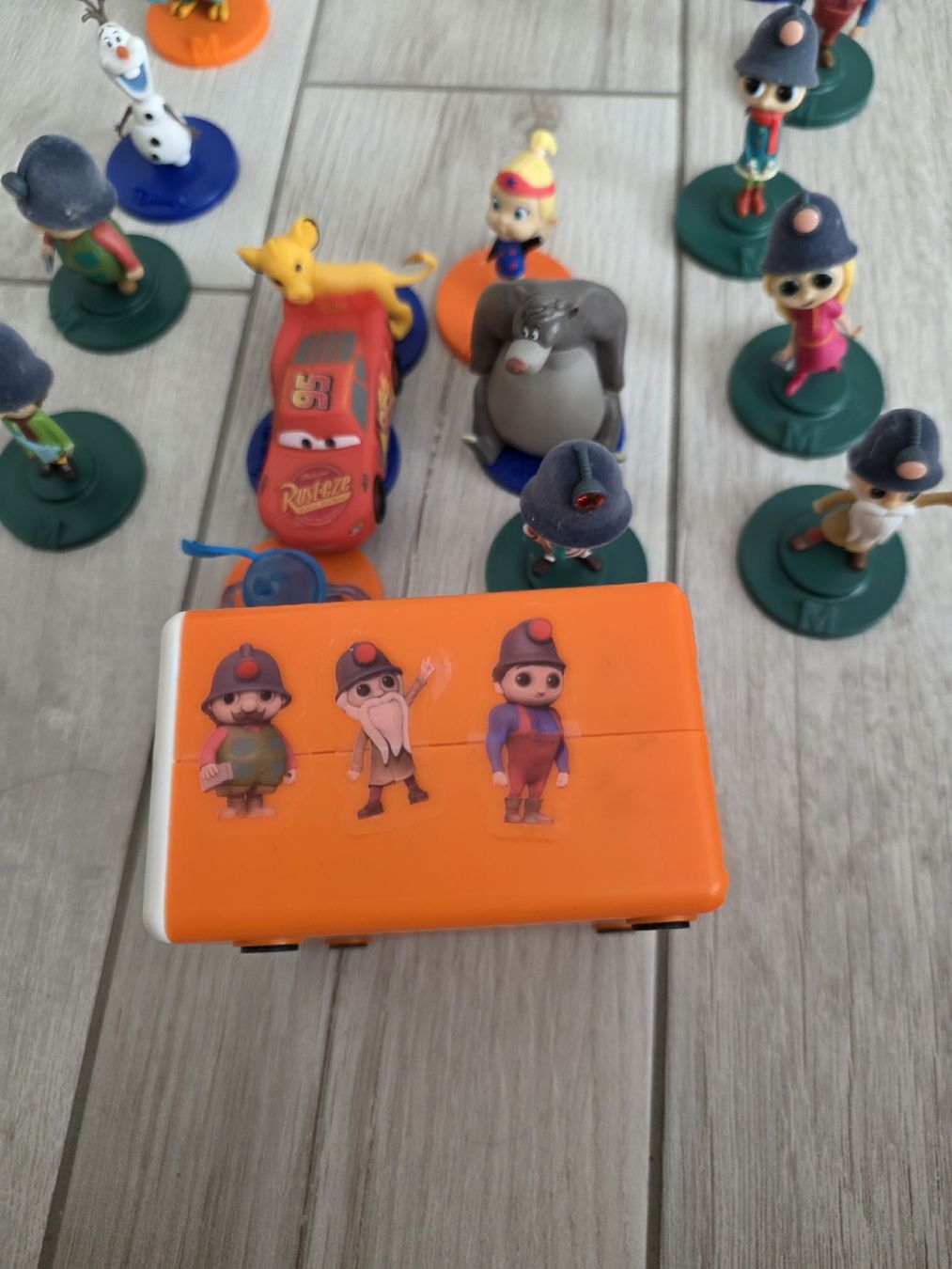 Migros Giocattoli: Migros Storybox mit Figuren  – Usato da Dorf venduto da Echo_Elements 7