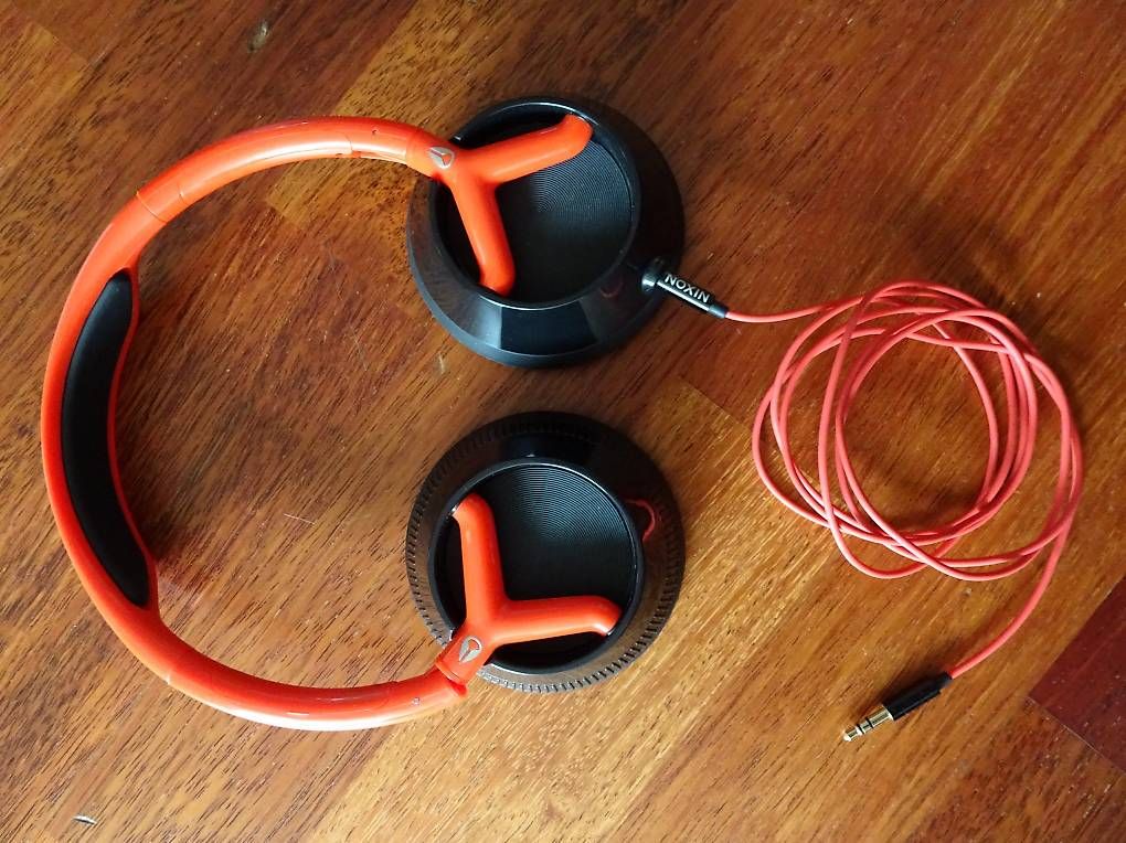 Kopfhörer: KOPFHÖRER NIXON THE TROOPER - ROT / SCHWARZ HEADPHONE – Gebraucht aus Zürich von Backstage 3