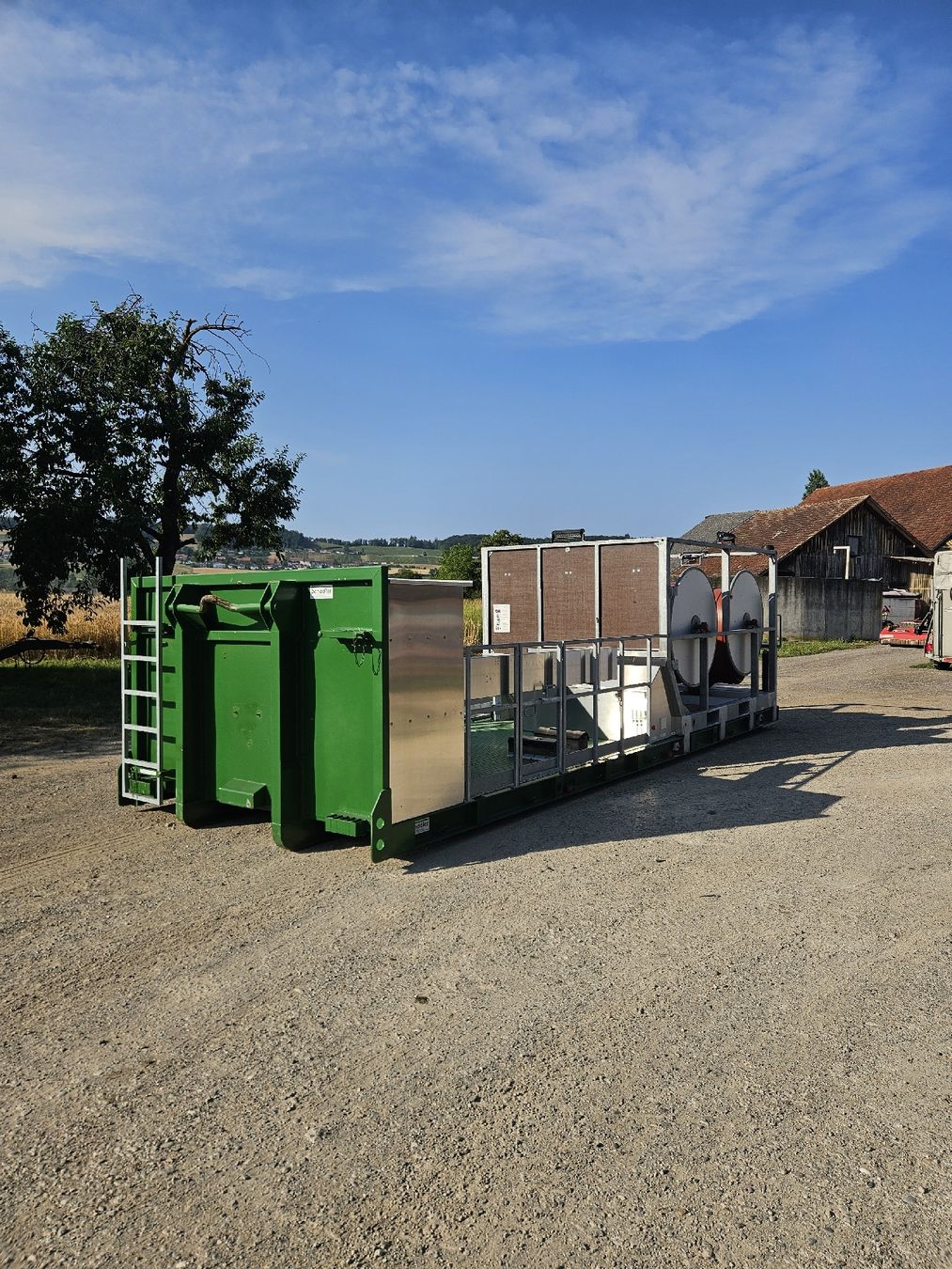 Conteneurs de construction: Abrollpritsche mit Schlauchtrommel – D'occasion à Altikon par FMG678