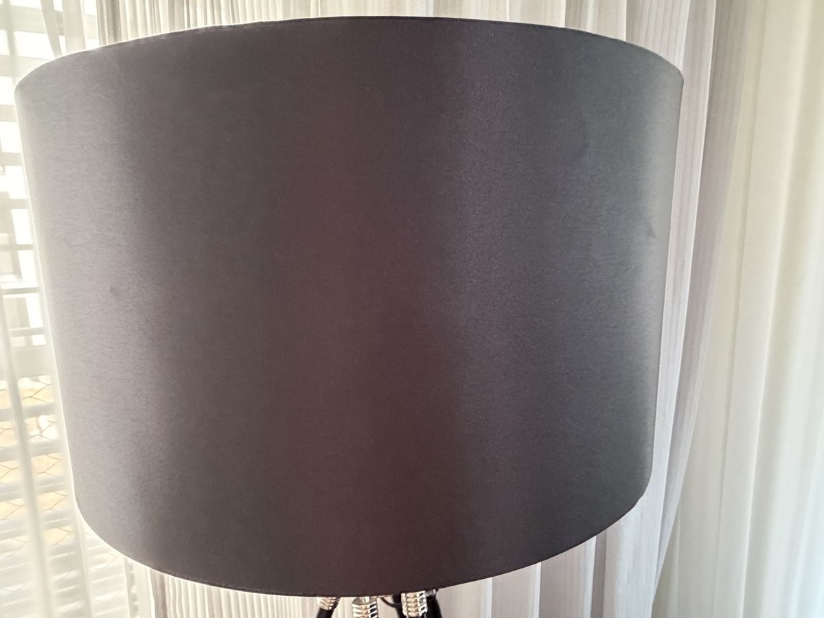Lampes: Moderne Tripod-Stehlampe – D'occasion à Kriens par eug_52gd 2
