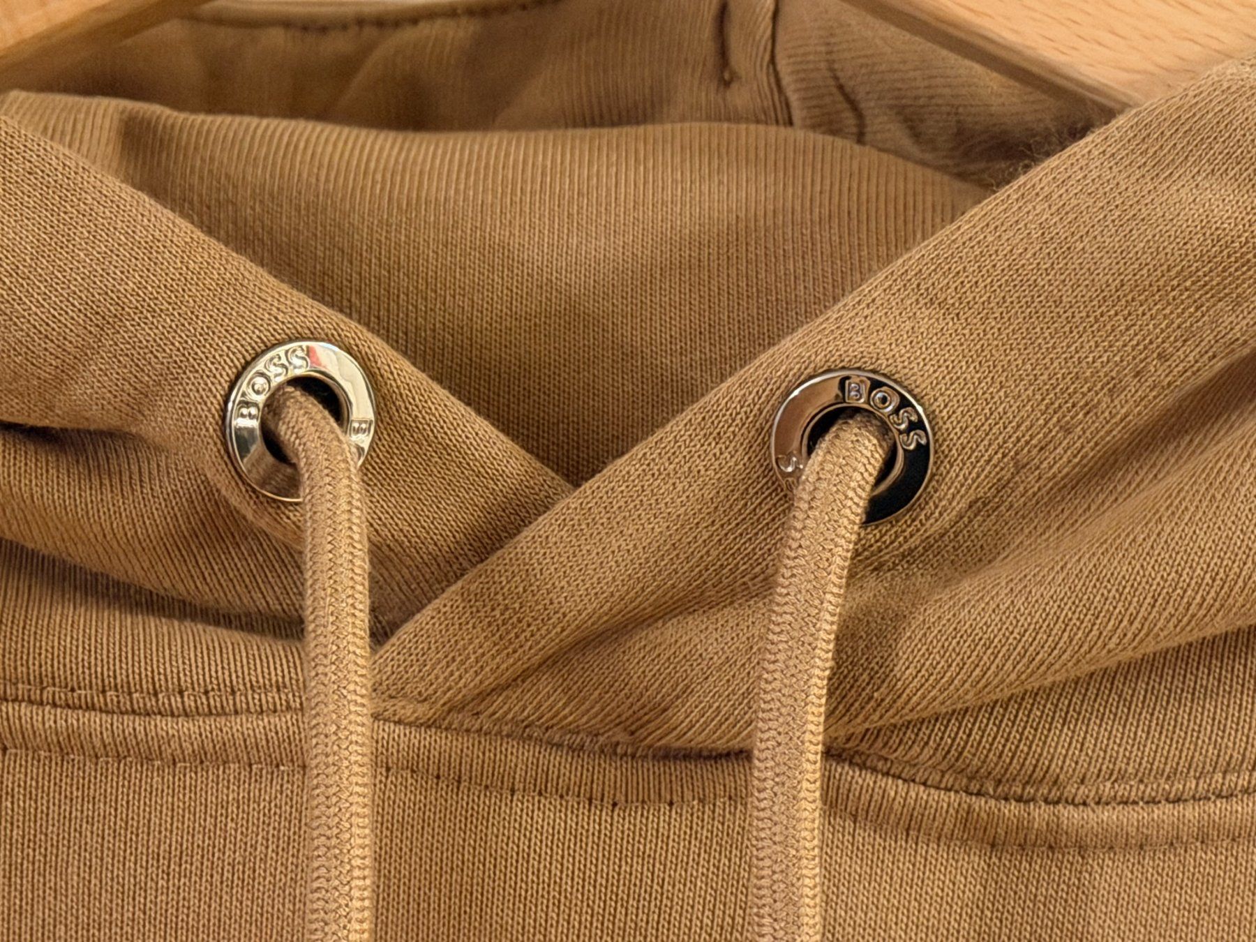 Hugo Boss Maglioni & Felpe: Hugo Boss Pullover mit Kapuze - Grösse M – Usato da Zürich venduto da Y_Neher 1