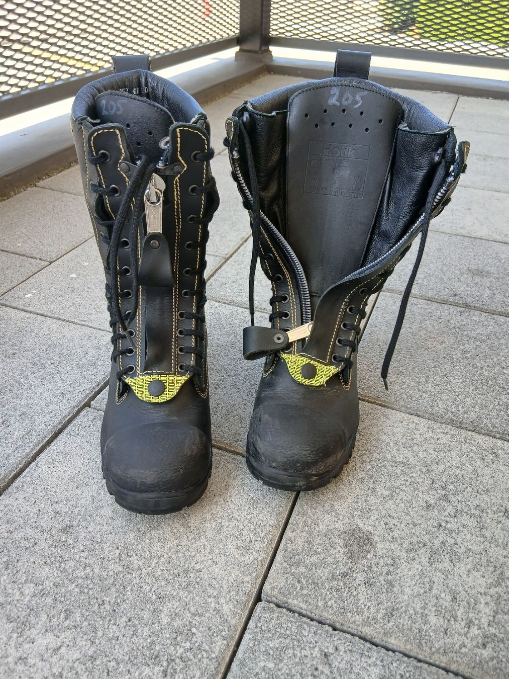 Scarpe da donna: Feuerwehrstiefel – Usato da Tobel venduto da rebe07