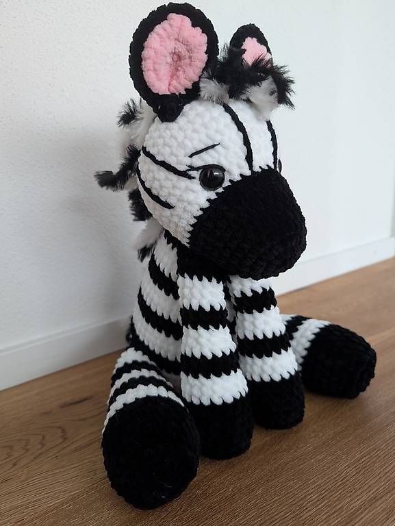 Giocattoli: Amigurumi Zebra sitzend 32cm – Nuovo (secondo la descrizione) da Beromünster venduto da Shelly9296