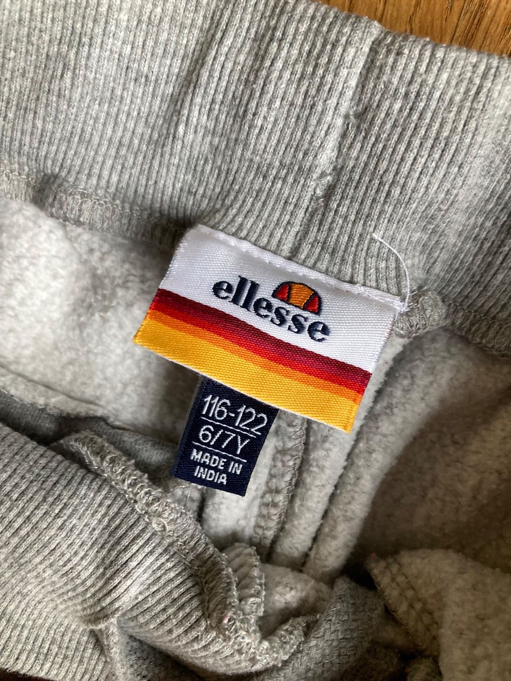 Ellesse Pantaloni: Trainerhose von Ellesse, 116–122 – Usato da Männedorf venduto da yellowshark01 3