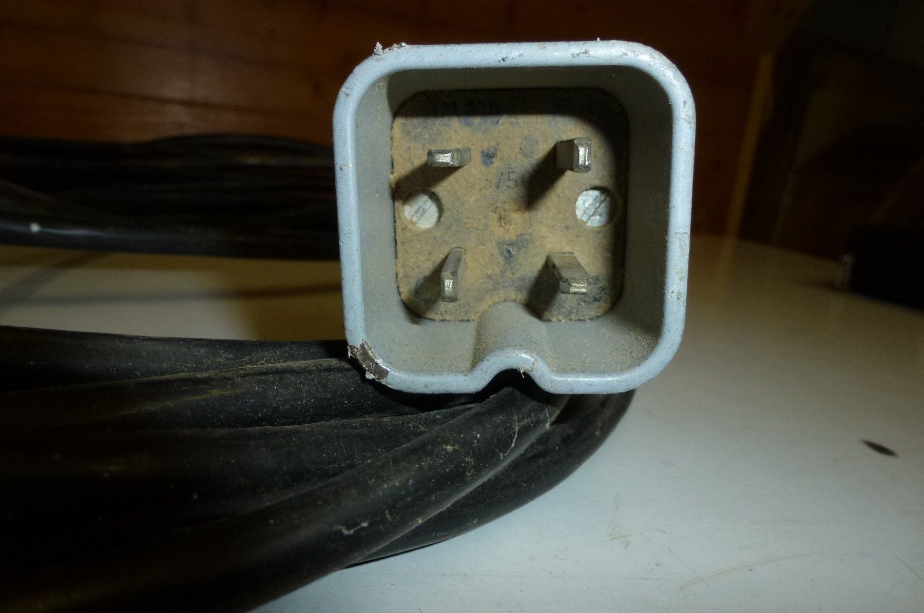 Câbles: Kabel 4 Polig – D'occasion à Bürglen UR par daisyxy5 1