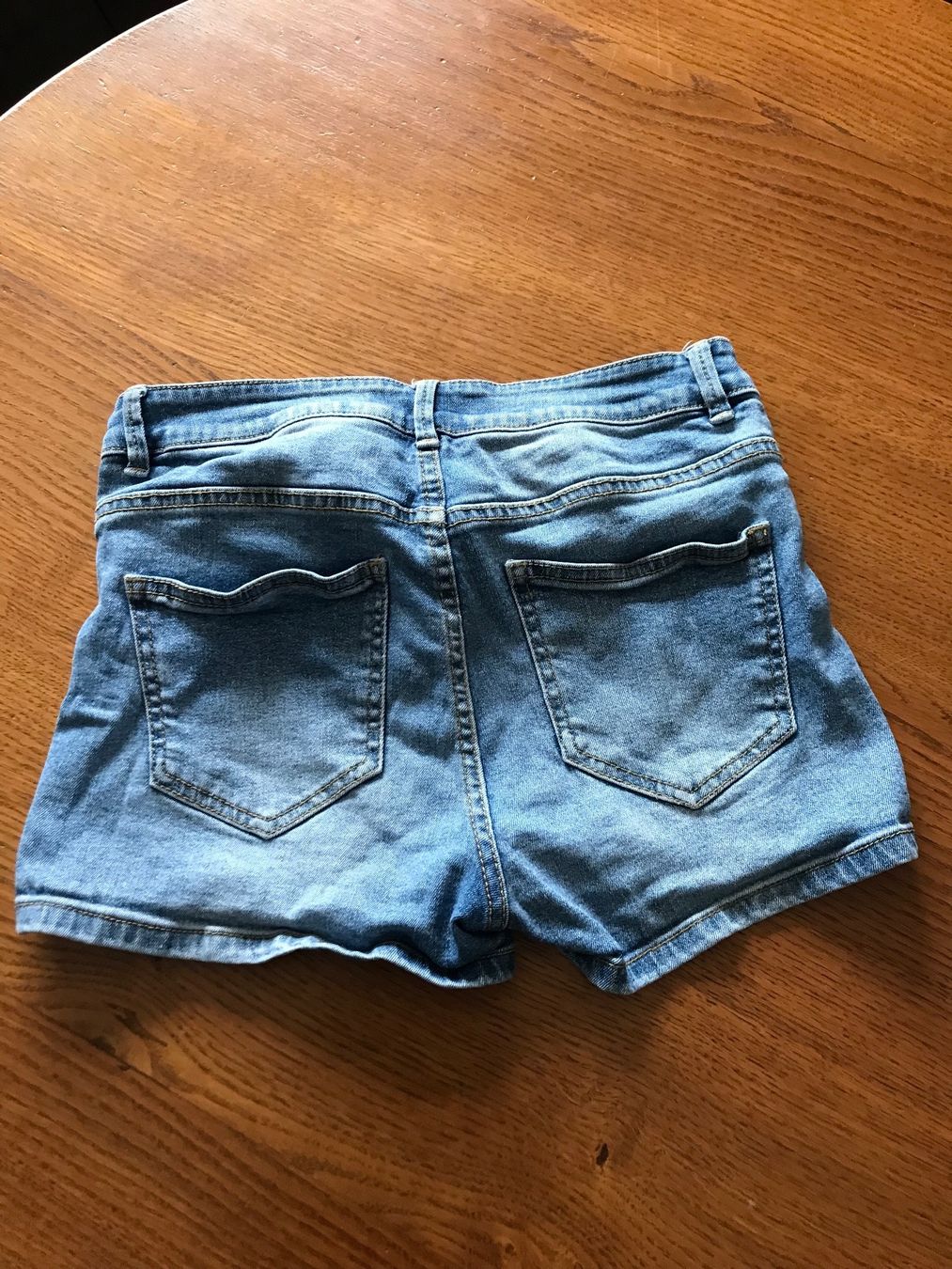 Jeans: Short  en jeans dame – Gebraucht aus Montsevelier von ber_88db 1