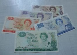 Lot ++ 5 Banknoten aus Neuseeland ab 1981
