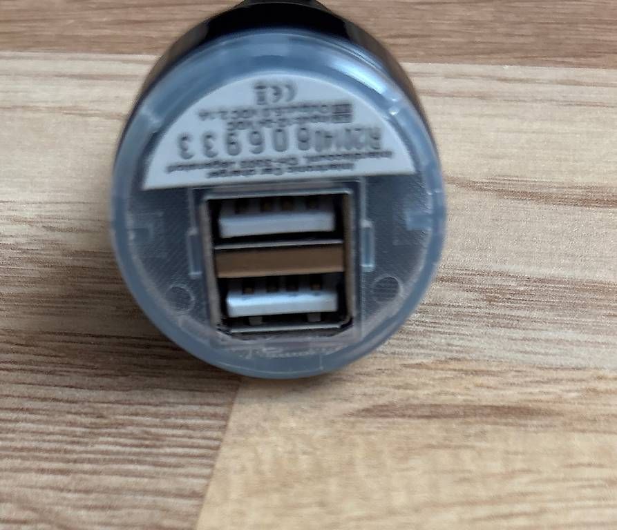 Caricabatterie: Auto Ladegerät USB, Zigarettenanzünder* – Usato da Spiez venduto da mpires