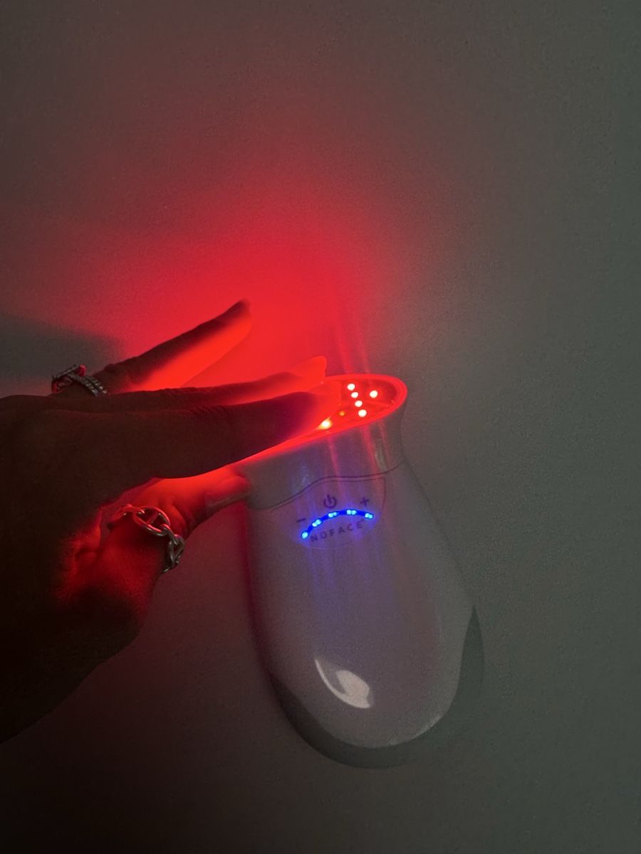 Nuface Cura del viso: NuFace Trinity Facial Toning Device with led light  – Usato da Zürich venduto da Anastasiya_g 2