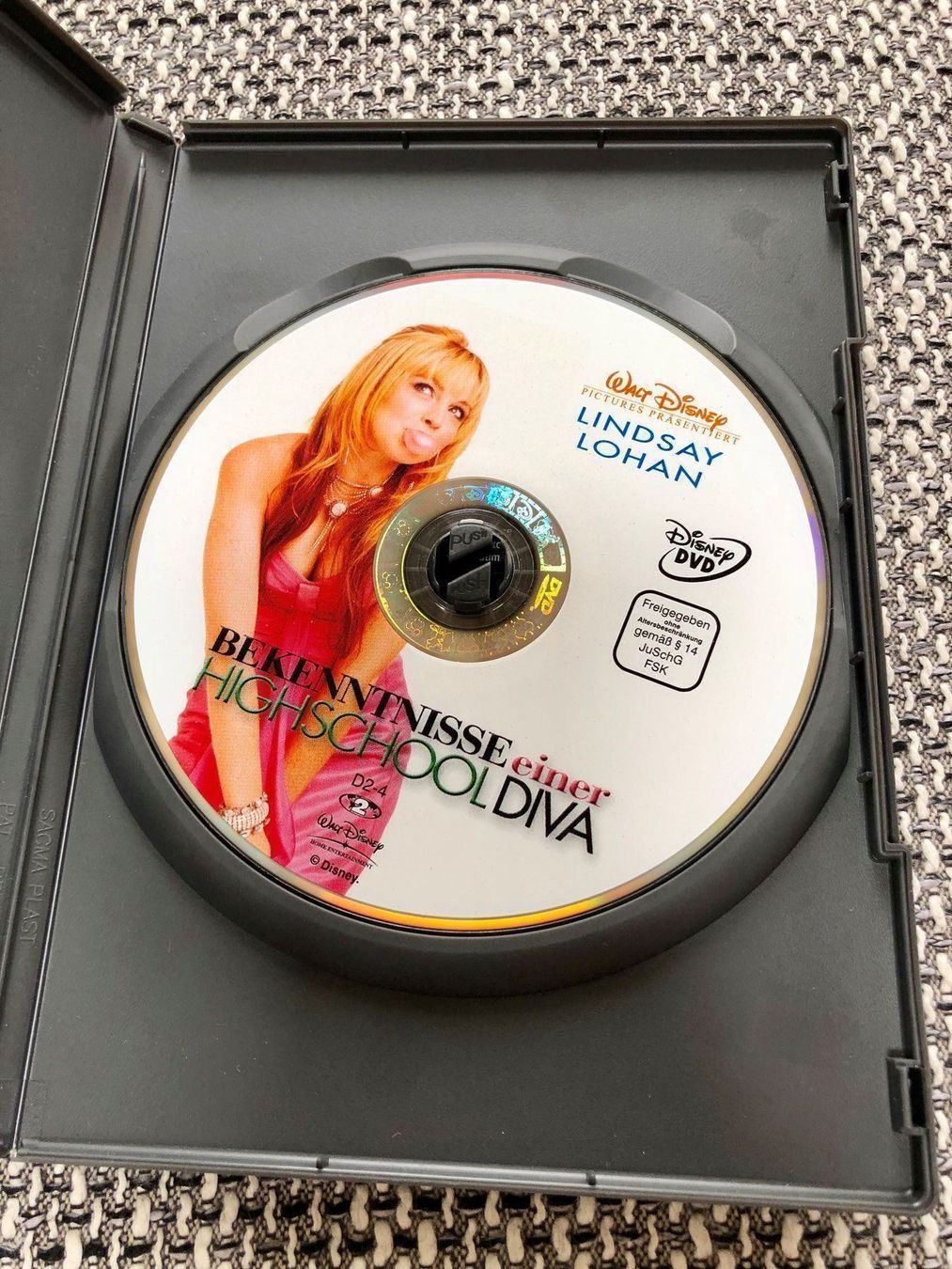 Tutti i DVDs: DVD - BEKENNTNISSE einer HIGHSCHOOL DIVA – Usato da Gommiswald venduto da Aloha.Spirit 3