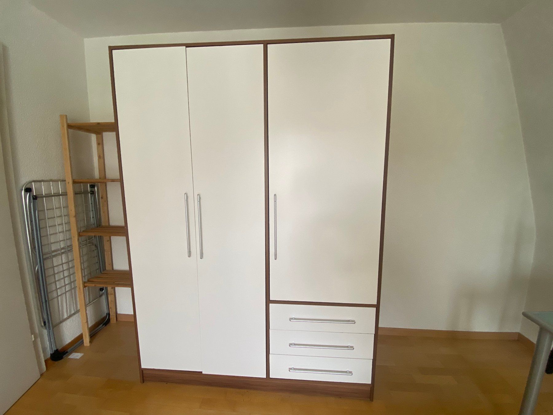 Schränke: Kleiderschrank – Gebraucht aus Zürich von Michelle0112