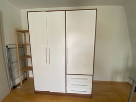 Kleiderschrank