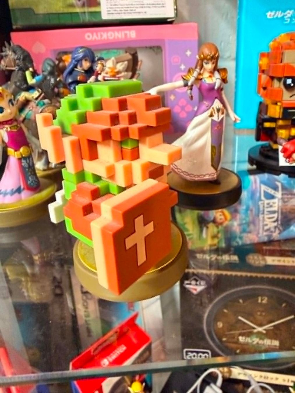 Nintendo Statuette: Nintendo amiibo Zelda - 8bit Link – Usato da Giubiasco venduto da Ticinerd