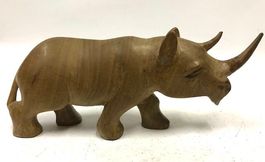 Nashorn aus Holz geschnitzt
