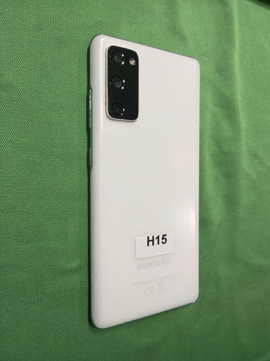 Samsung Portables: Samsung S20 FE 5G / Silber / H15 – D'occasion à Arbon par BaX_94 4