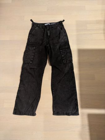 Bershka Cargo Straight Gr. 40 schwarz