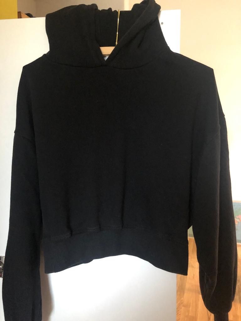 Maglioni & Felpe: Pull & Bear. Kurze Kapuze Sweat. Schwarz. Gr. S. – Usato da Zürich venduto da Sunnyflower97 1