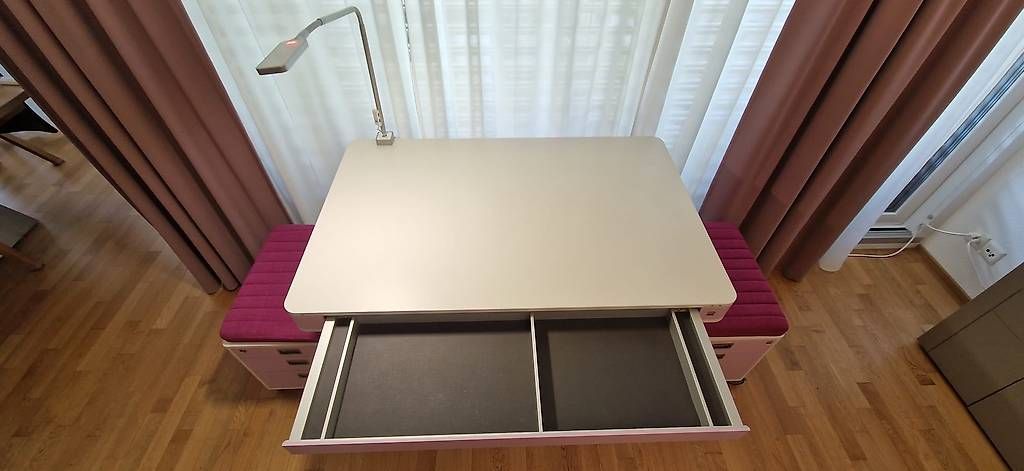 Bureaux: Moll T7 Elektrisch + Stuhl + 2x Rollcontainer – D'occasion à Tuggen par kon_xtg7 2