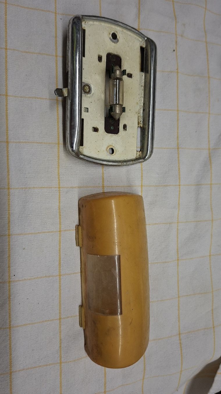 Tutti pezzi di ricambio auto: Oldteimer Innenleuchte leider kein Autotyp vorhanden  – Usato da Altstätten SG venduto da HG1959