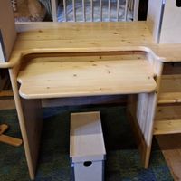 Kinderschreibtisch aus Holz gebraucht