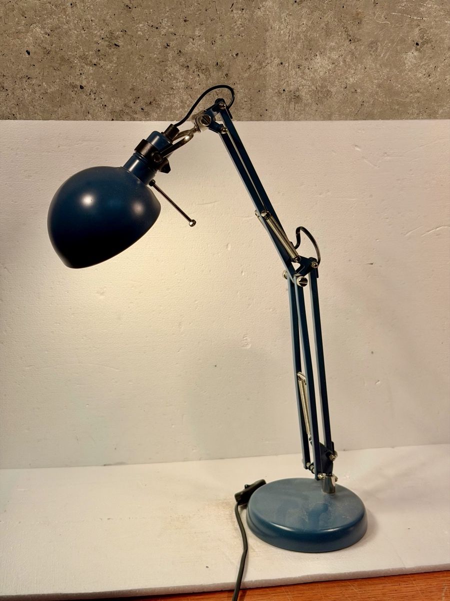Lampade: Vintage Blue Desk Lamp Adjustable Arm – Usato da Lausanne venduto da vas_cdb2