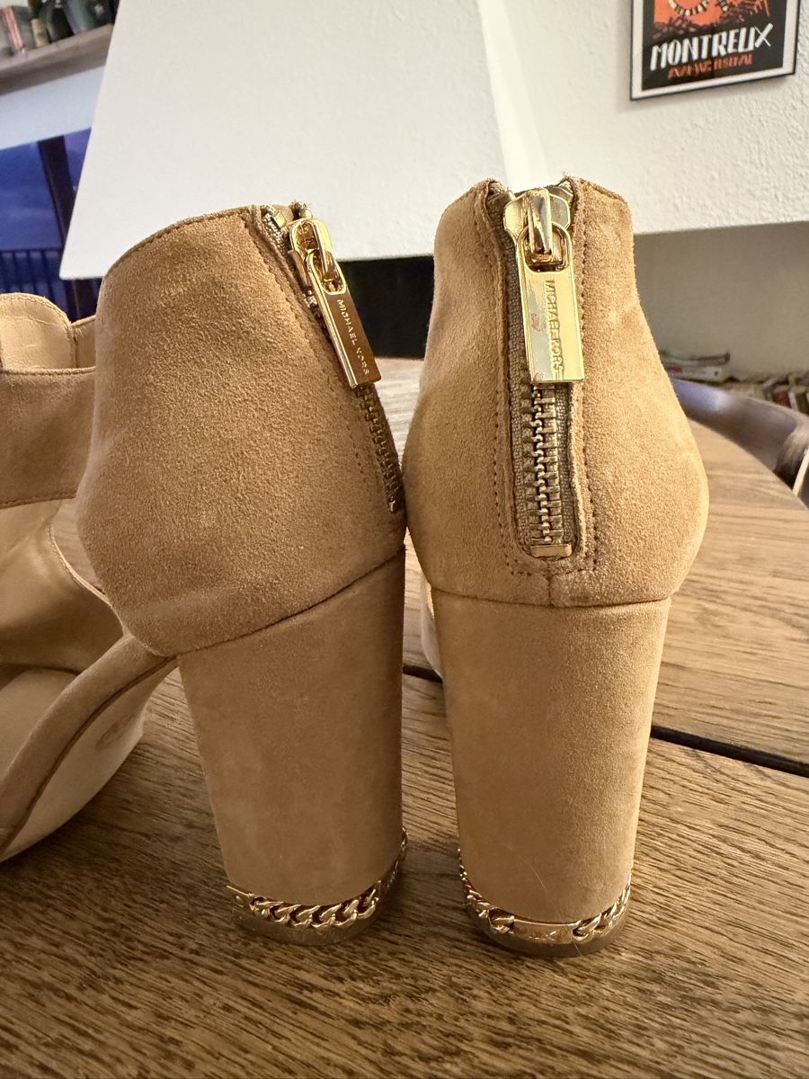 Michael Kors Scarpe da donna: Michael Kors Suede Heels Size 6M  – Usato da Horgen venduto da Elizhadz 6