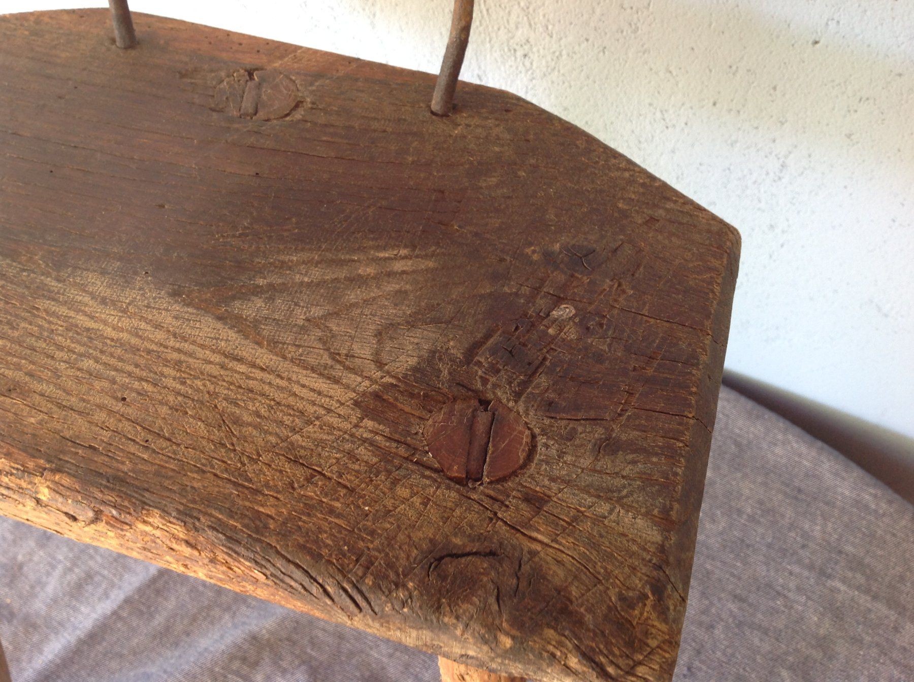 Sgabelli: hocker vintage tabouret Brutalist - anthroposophische hocker – Usato da Vuiteboeuf venduto da broticaire 4
