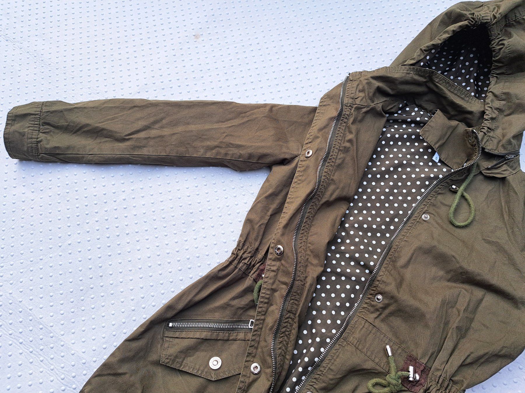 Giacche: Khaki Übergangsjacke mit Kapuze, Grösse XS – Usato da Gysenstein venduto da joshuas81 5