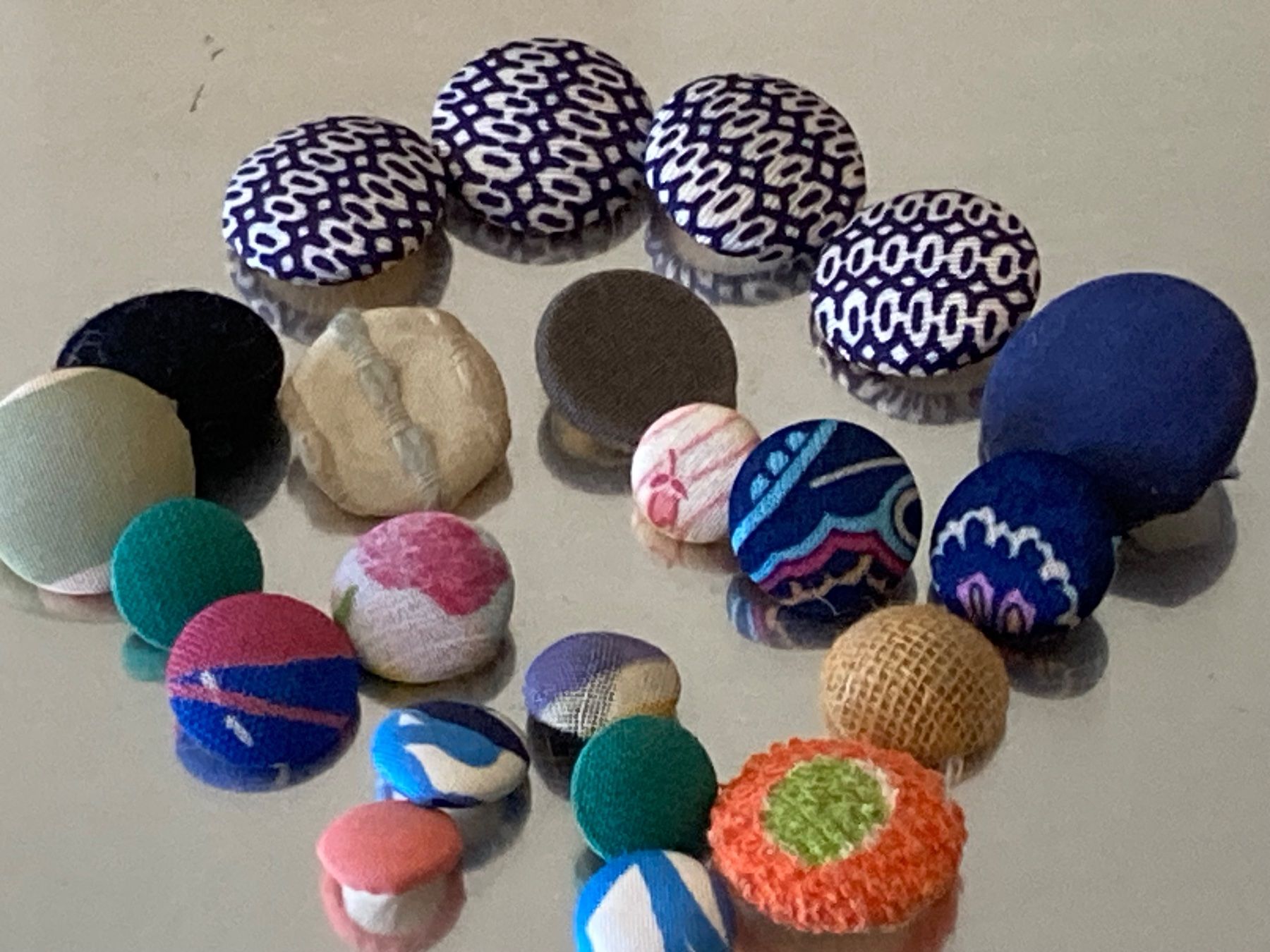 Bottoni: Boutons recouverts tissu vintage – Usato da Marly venduto da Antigona71