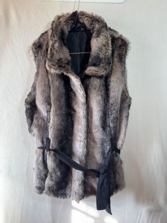 Gilet mit Reissverschluss und Gürtel ca. Gr. S