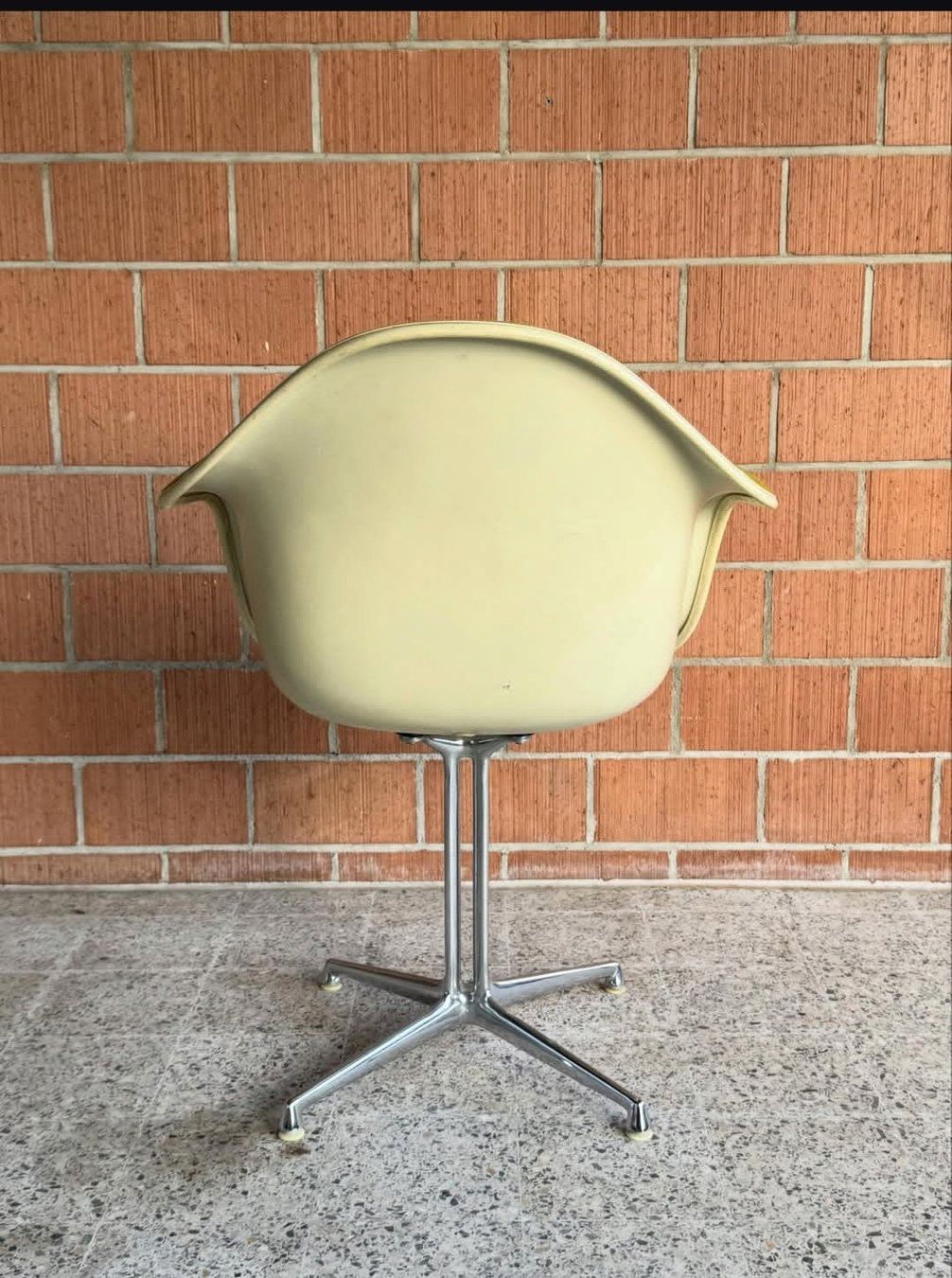 Eames Sedie: Eames Chair DAL Lafonda – Usato da Biel/Bienne venduto da la.vintage.therapie 4