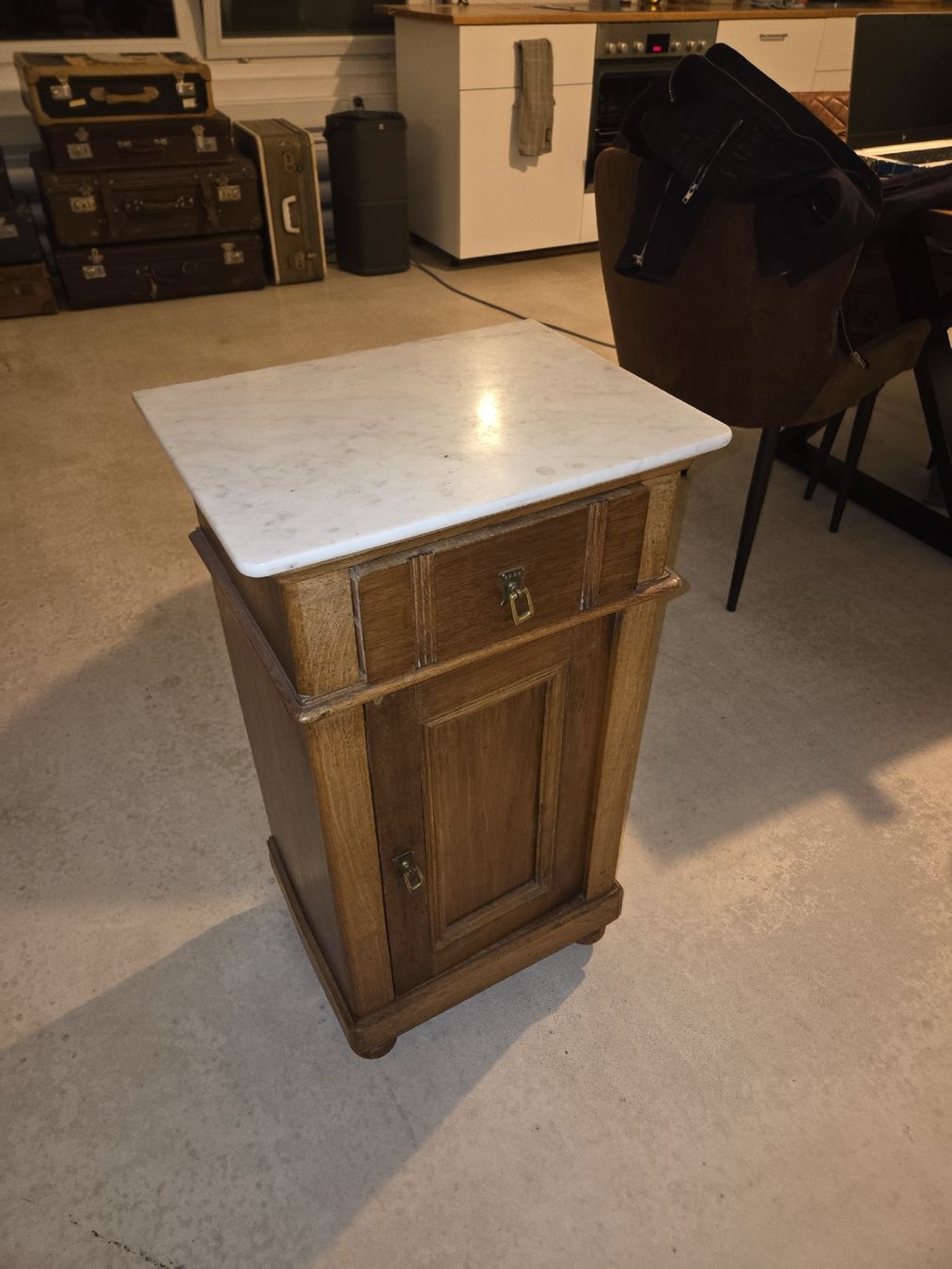 Comodini: Antikes Marmor Nachttischli, Holz – Usato da Hauptwil venduto da Ch.Wid