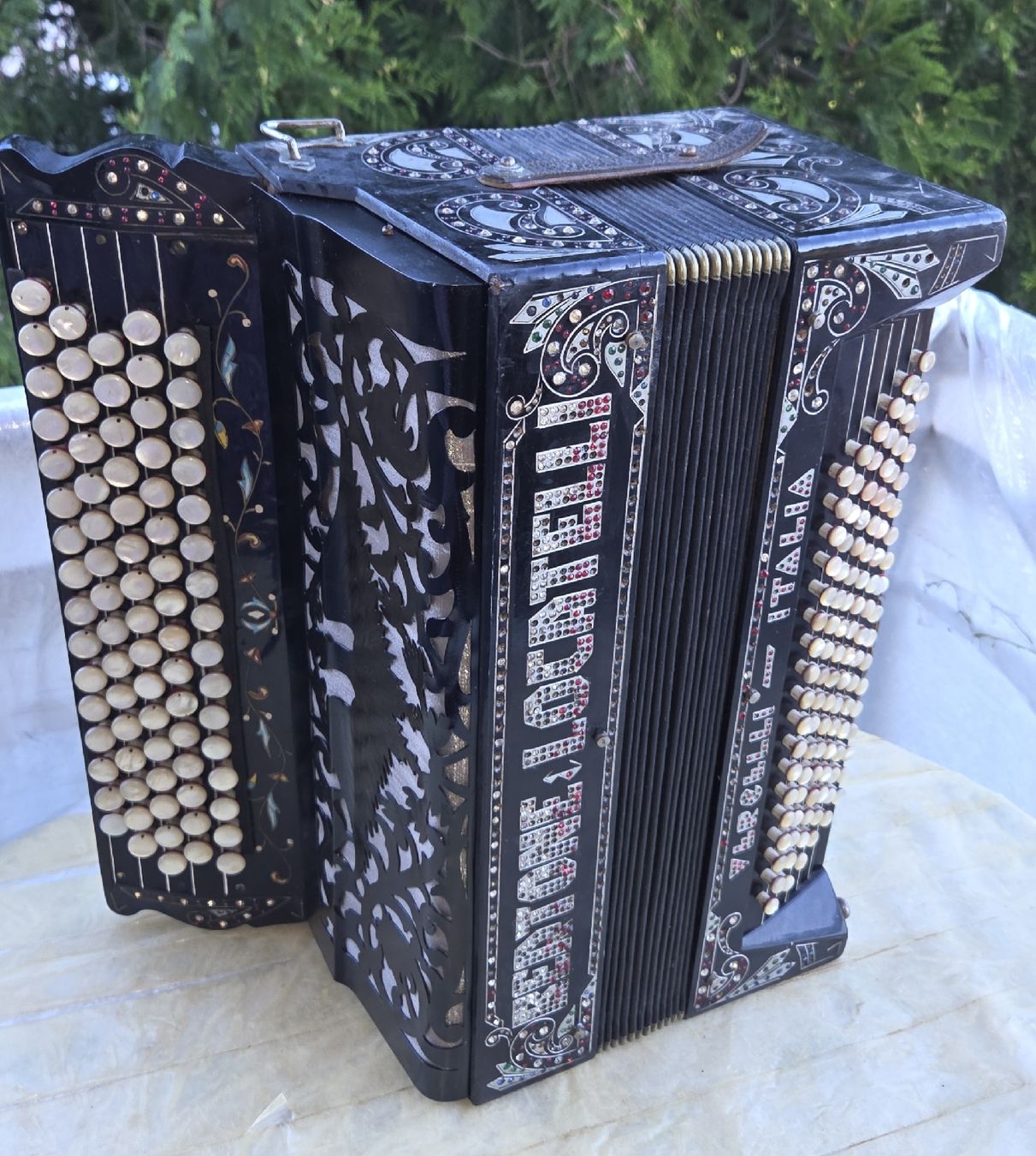 Strumenti musicali: Accordéon Bertoni Locatelli  – Difettoso da Penthalaz venduto da EvandroLuz 1