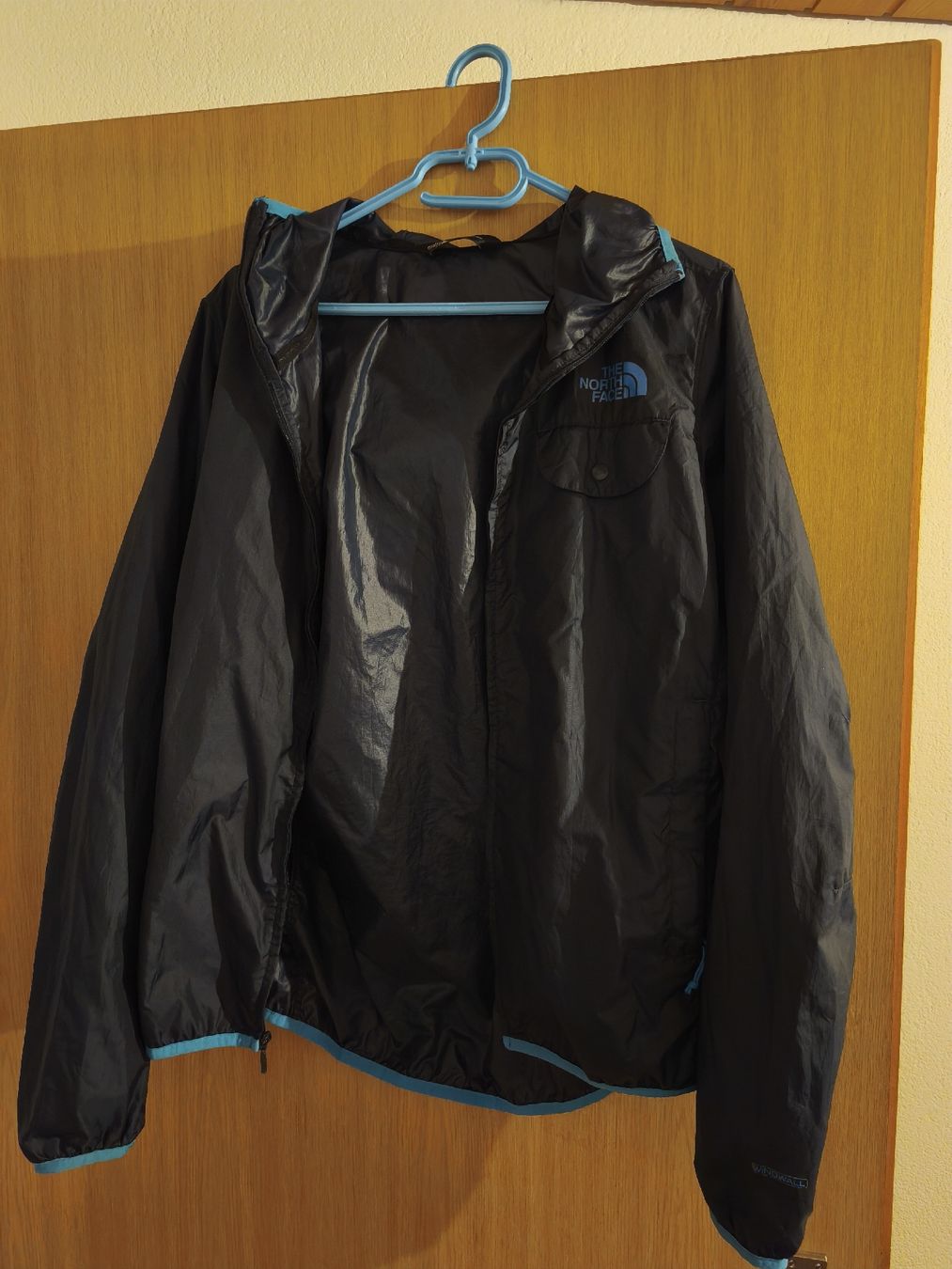 North Face Giacche: North Face Windbreaker – Usato da Kandersteg venduto da digginblackpearlz