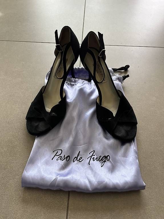 Scarpe da donna: Tanzschuhe schwarz Wildleder Grösse 40 – Usato da Zürich venduto da cel_cw9k 1