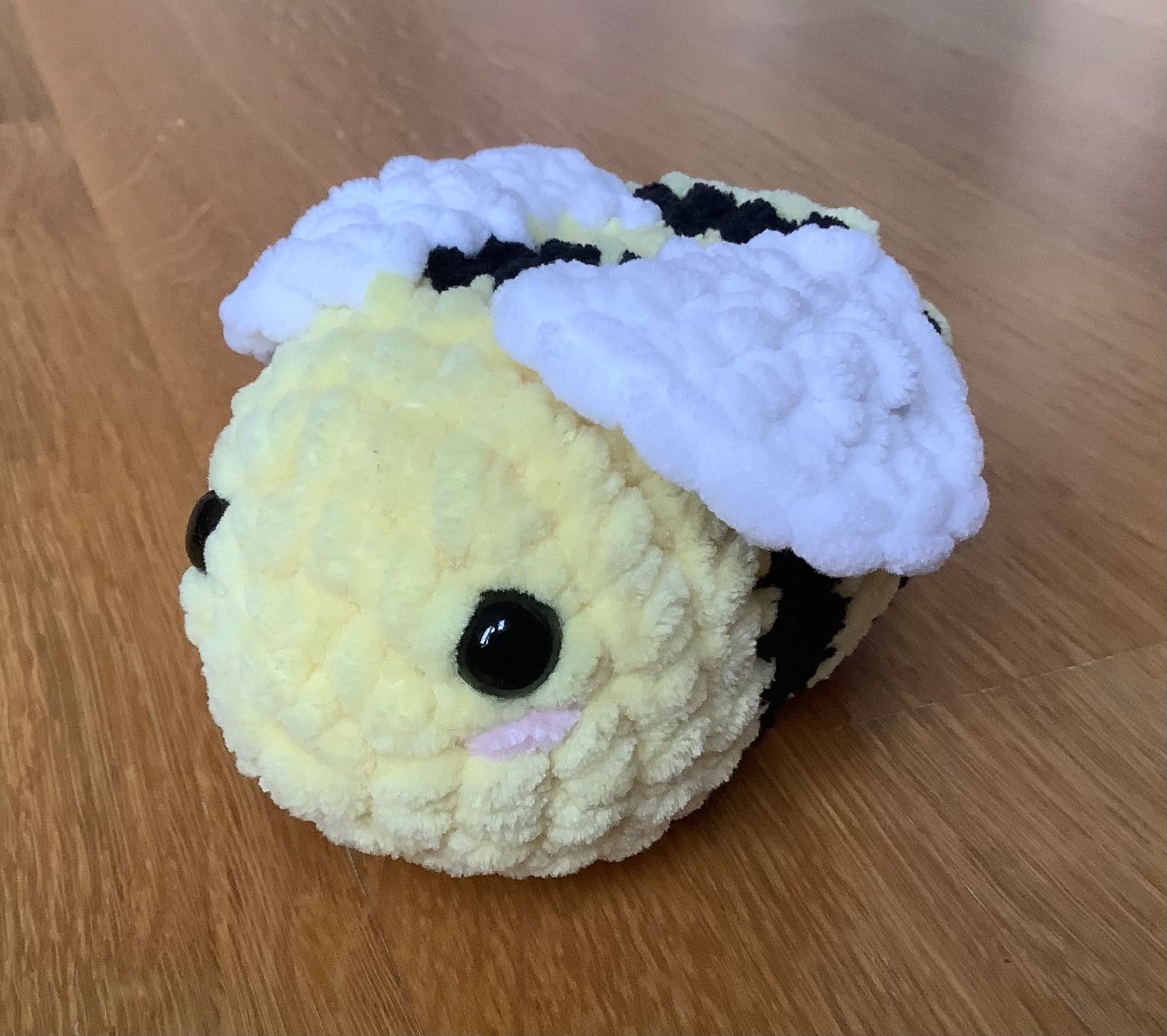 Figuren: Gehäkelte amigurumi Biene – Neu und originalverpackt aus Adliswil von Urspirit