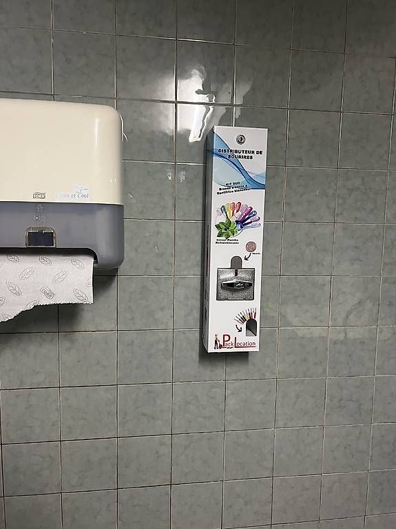 Konsolen: À vendre  Activité de distribution de brosses à dents  – Gebraucht aus Chippis von vui_b85q 2