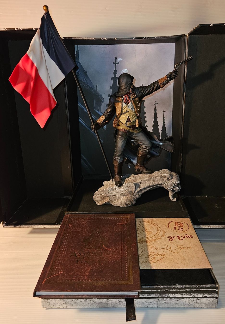 Statuette: Assassin's Creed UNITY Notre Dame Figur – Usato da Münchenstein venduto da vitalfit 5