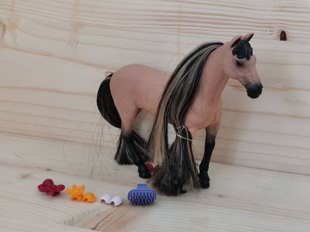 Schleich Pferd neu mit Mähne und Assesoirs neu | Kaufen auf Ricardo