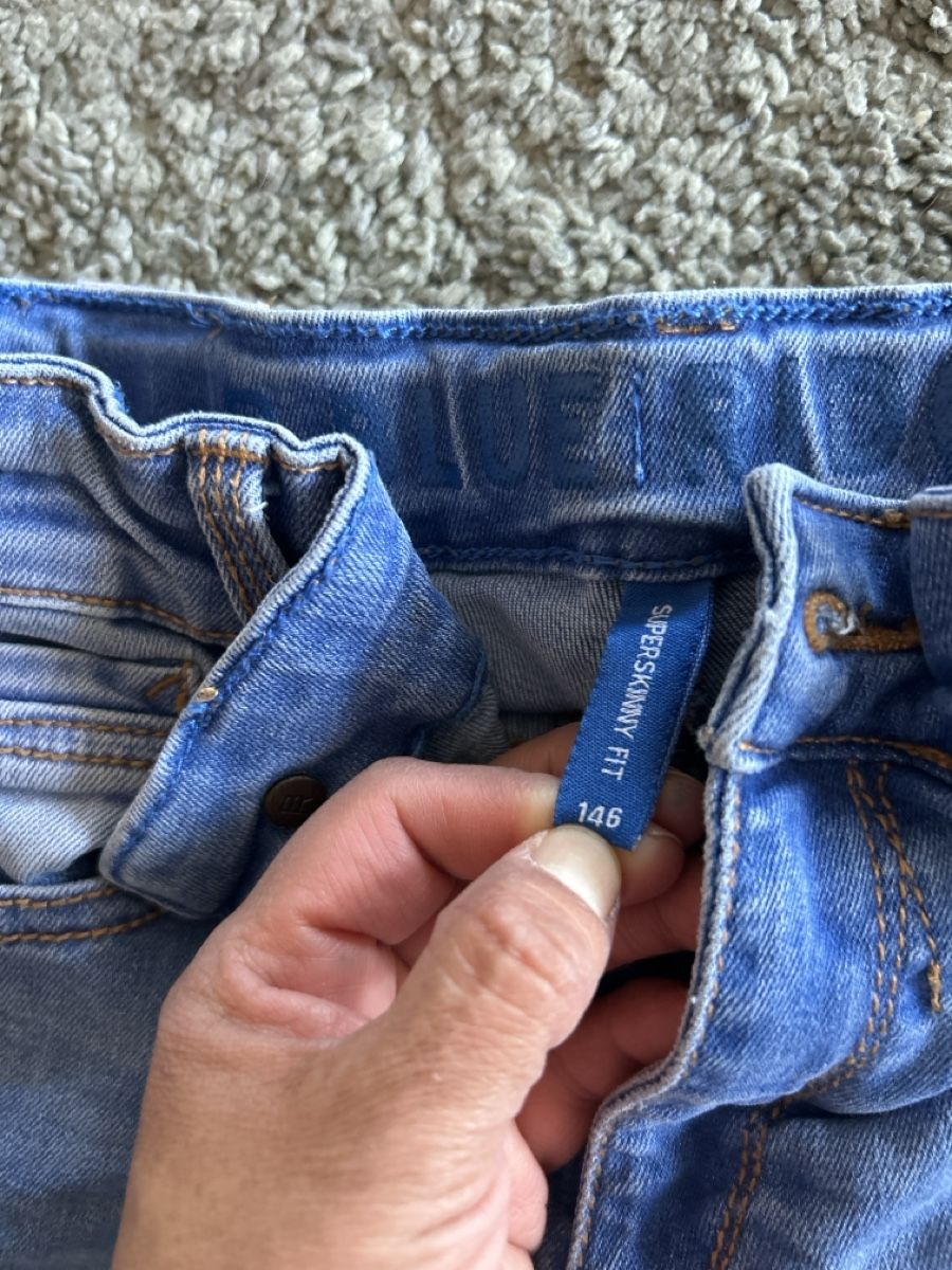 We Pantalons: WE jeans gr.146 – D'occasion à Biel/Bienne par Laurencemathys 1