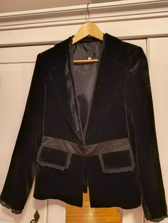Eleganter Samtblazer Gr. S mit kleine Perlen verziert
