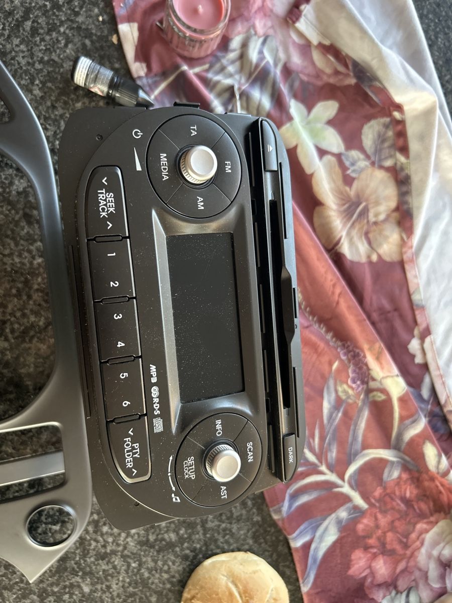Sistemi audio & multimediali: Autoradio CD  mit Blende, guter Zustand – Usato da Oberrohrdorf venduto da Adamar1