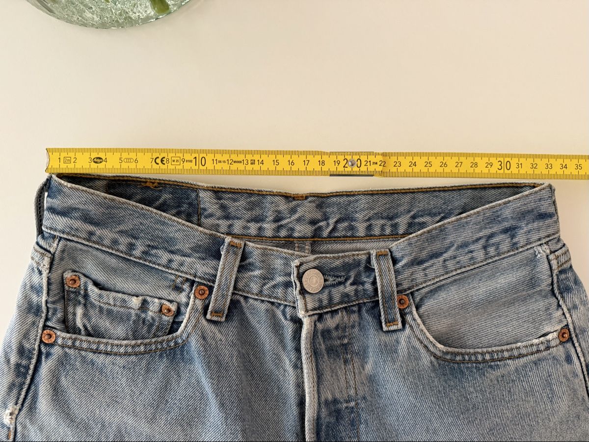 Levi's Pantaloni: vintage levis shorts – Usato da Meilen venduto da ni812 2