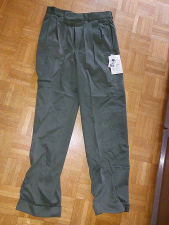 neue Hose, Grösse 46, olivgrün
