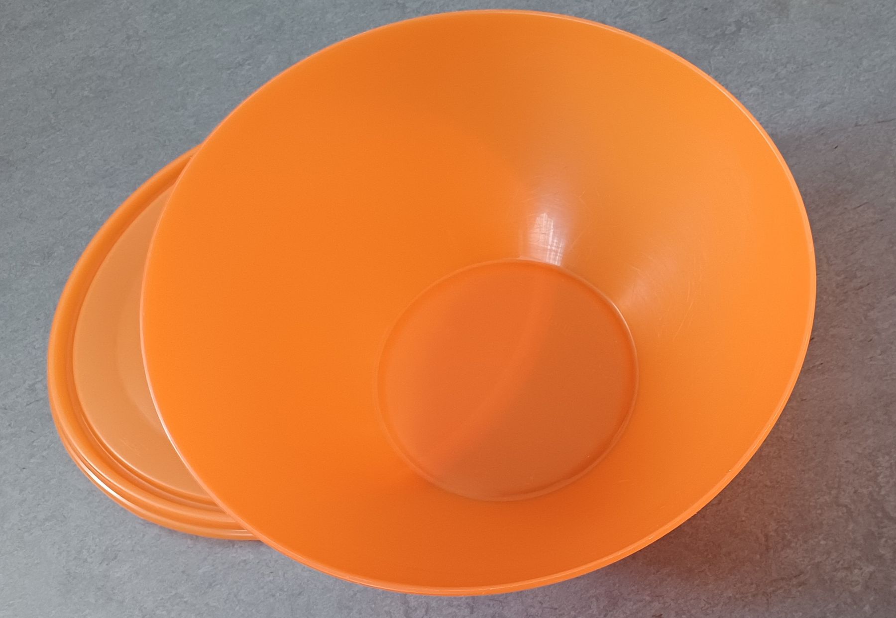 Ciotole: Plastik-Schüssel mit Salatbesteck und Deckel – Usato da Entlebuch venduto da Waldschratt65 1
