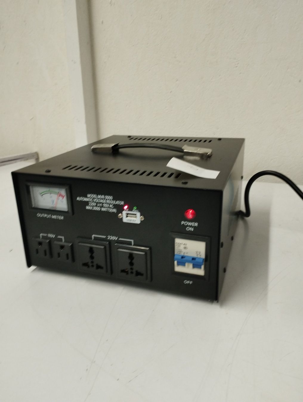 Alimentazione elettrica: 1 x Automatic Voltage Regulator MVR 3000, 220 V- 110V – Usato da Schupfart venduto da philippb06
