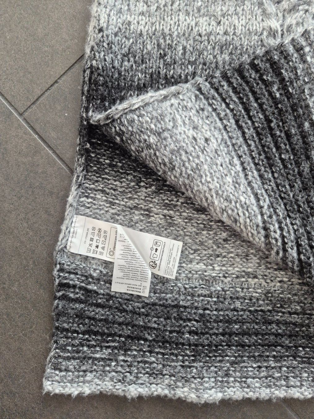 Esprit Pulls & Sweat-shirts: ESPRIT Pullover schwarz/grau  Gr. M – D'occasion à Frick par Baghira84 1
