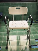 Sedia da bagno con schienale